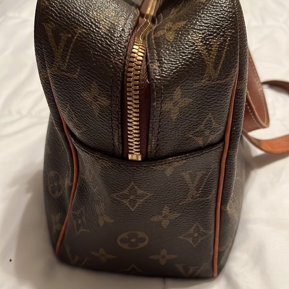 Authentic Louis Vuitton - Picture 4 of 12